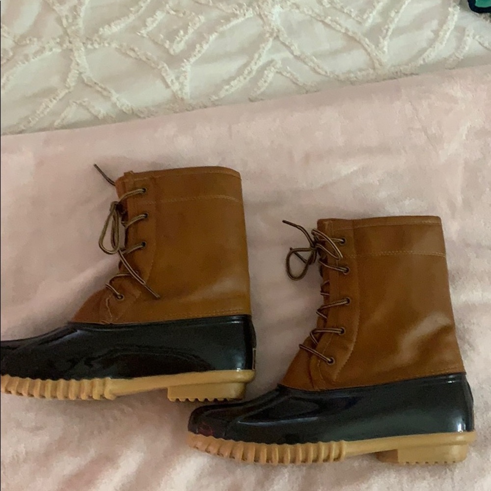 Duck boots